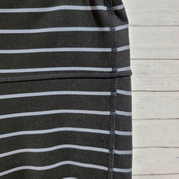 Athleta Chaturanga Cropped Striped Leggings Size XS Black/ Gray - Picture 4 of 10